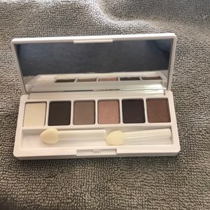 Brand New Clinique eye shadow palette.
